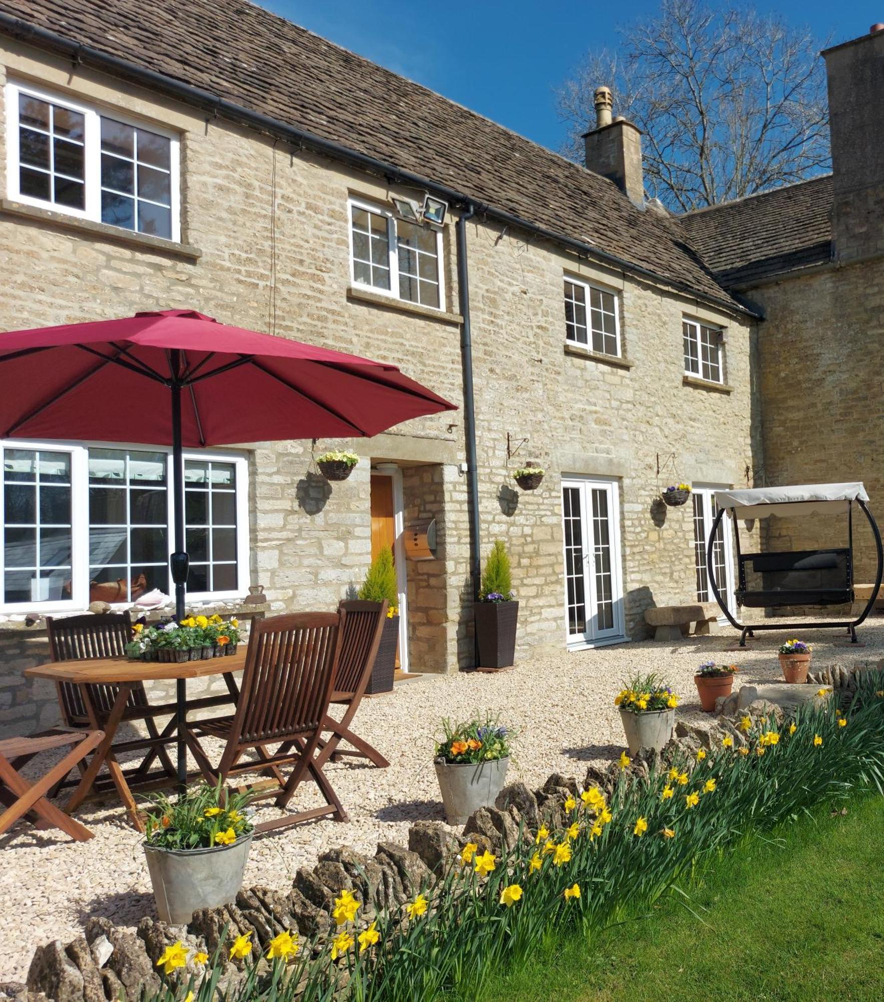 Thames Head Wharf - Historic Cotswold Cottage With Stunning Countryside Views Cirencester Extérieur photo