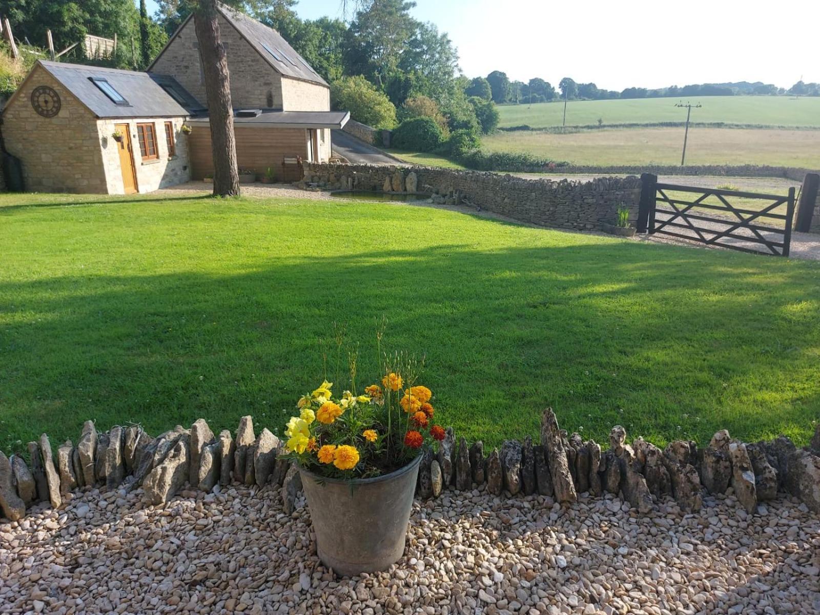 Thames Head Wharf - Historic Cotswold Cottage With Stunning Countryside Views Cirencester Extérieur photo