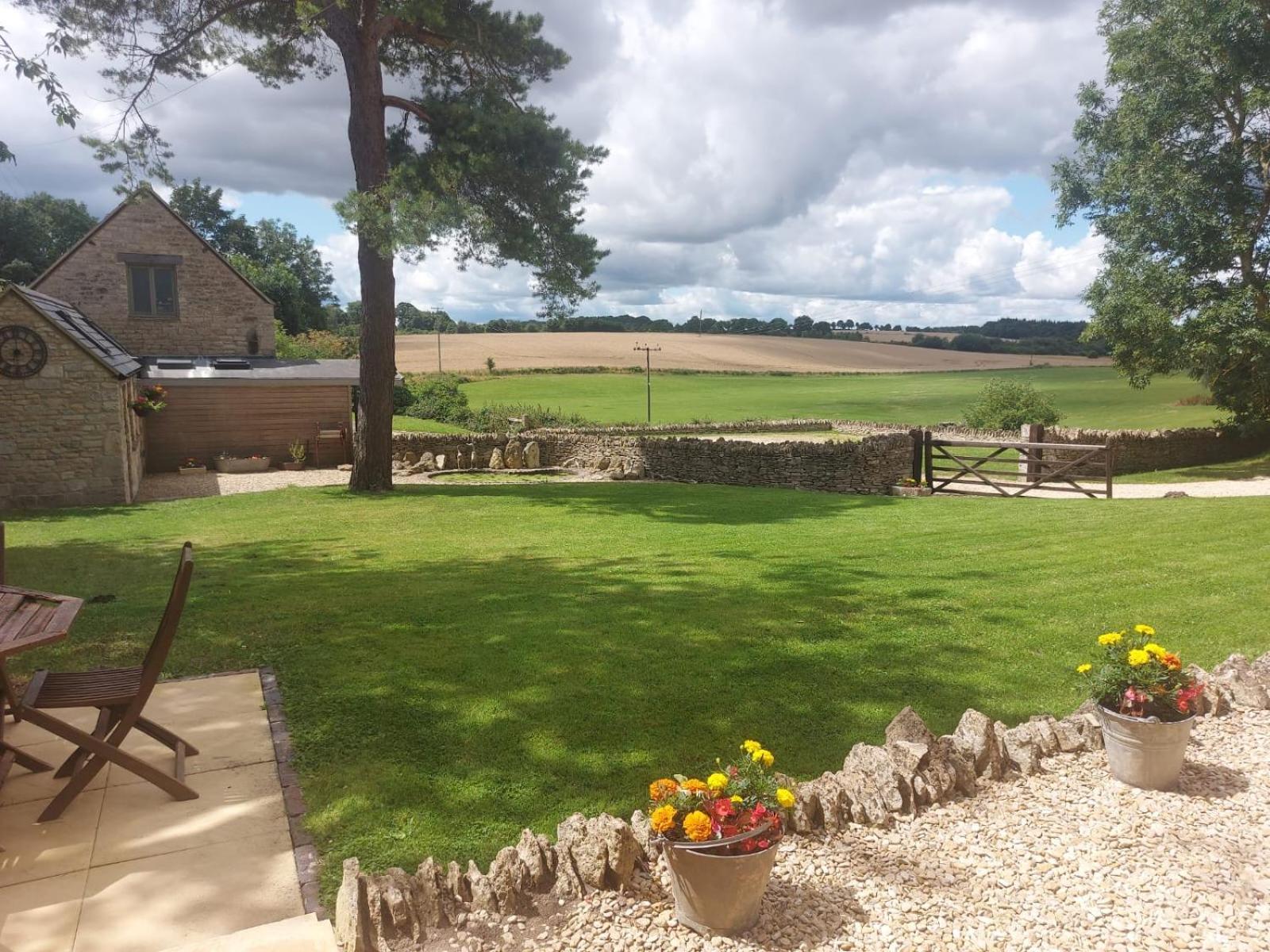 Thames Head Wharf - Historic Cotswold Cottage With Stunning Countryside Views Cirencester Extérieur photo