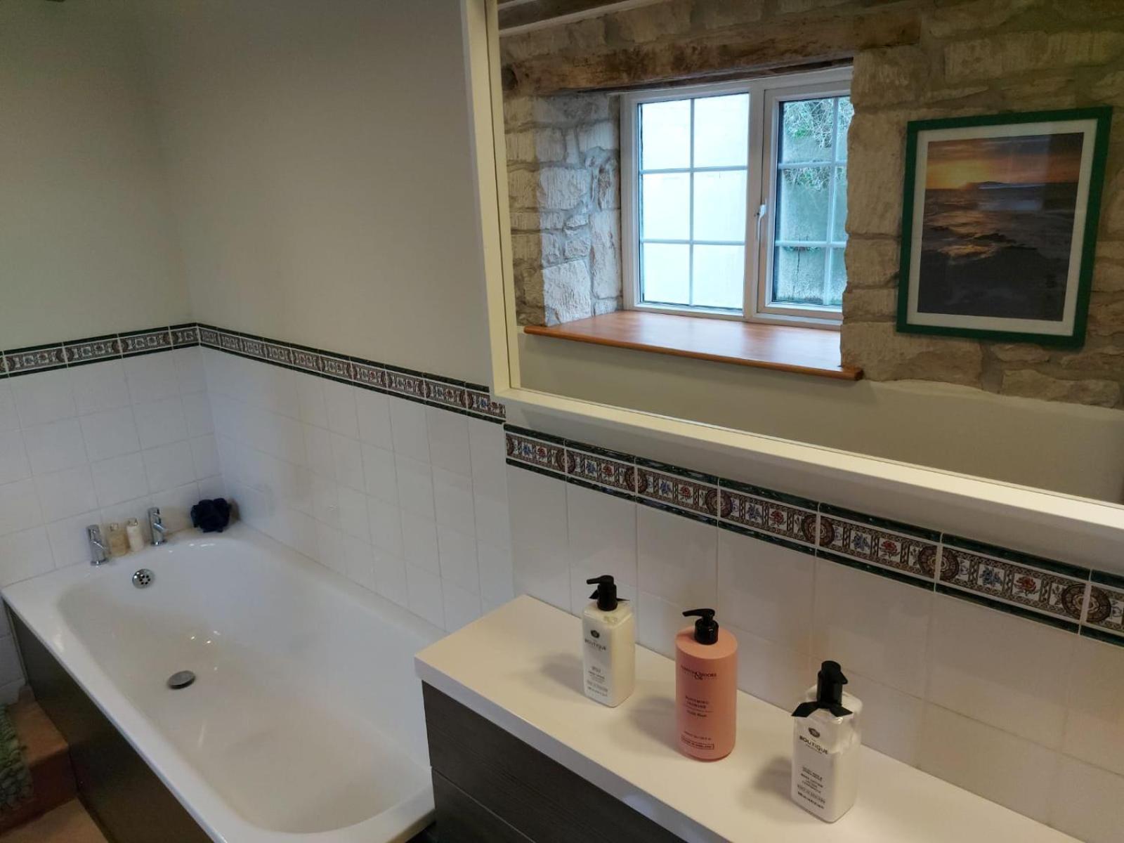 Thames Head Wharf - Historic Cotswold Cottage With Stunning Countryside Views Cirencester Extérieur photo