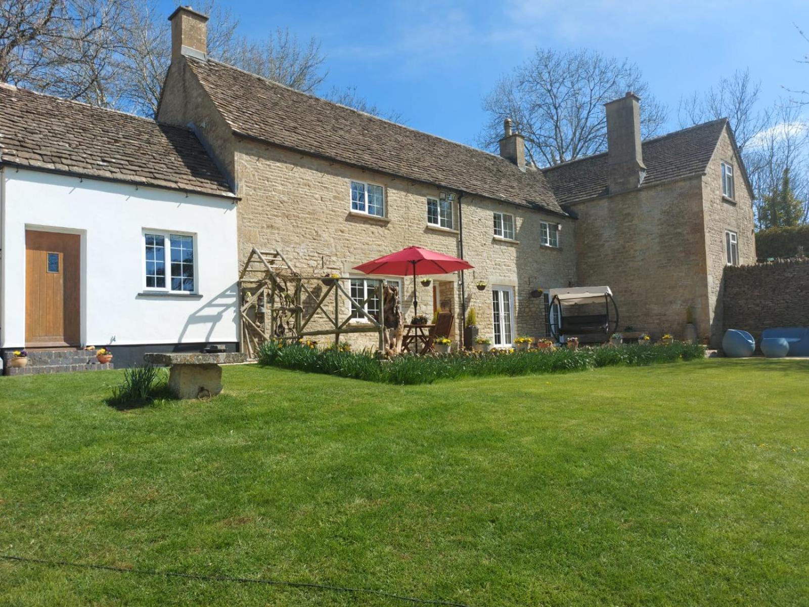 Thames Head Wharf - Historic Cotswold Cottage With Stunning Countryside Views Cirencester Extérieur photo