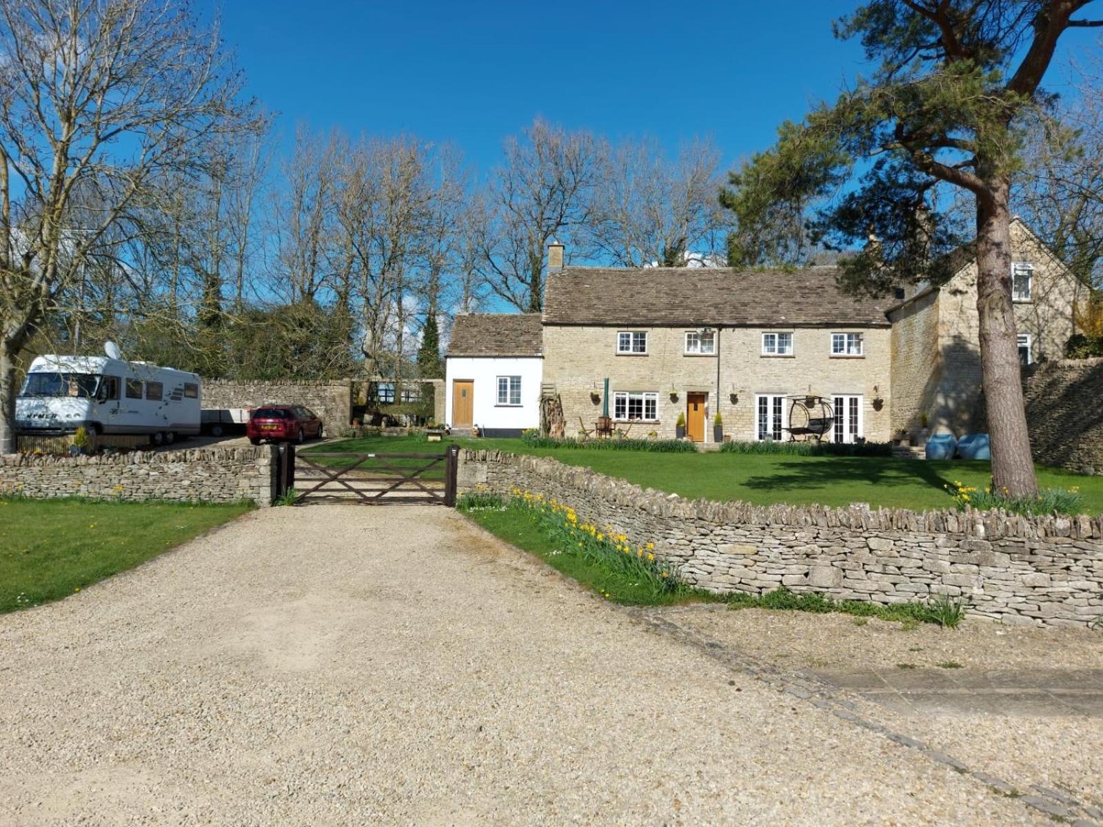 Thames Head Wharf - Historic Cotswold Cottage With Stunning Countryside Views Cirencester Extérieur photo